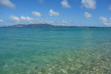 沖縄のビーチでゆっくり
