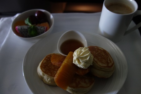 機内食でパンケーキ