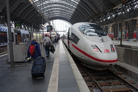 ケルン1日観光。フランクフルトから鉄道に乗る。ケルン大聖堂を見てビールを飲む。