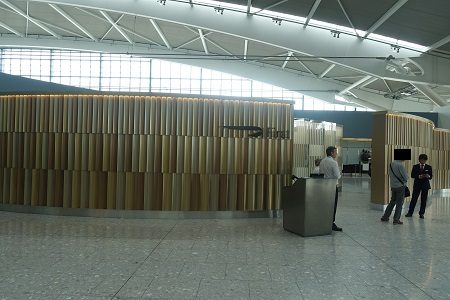 ロンドン・ヒースロー空港ターミナル5のブリティッシュエアウェイズのラウンジ。